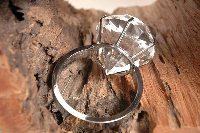 6cm Diamond Crystal Ring - Image 2